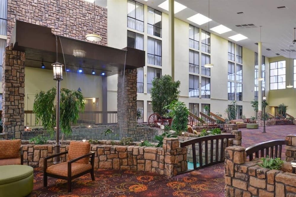 Ramada Plaza by Wyndham Sheridan Hotel & Convention Center 2