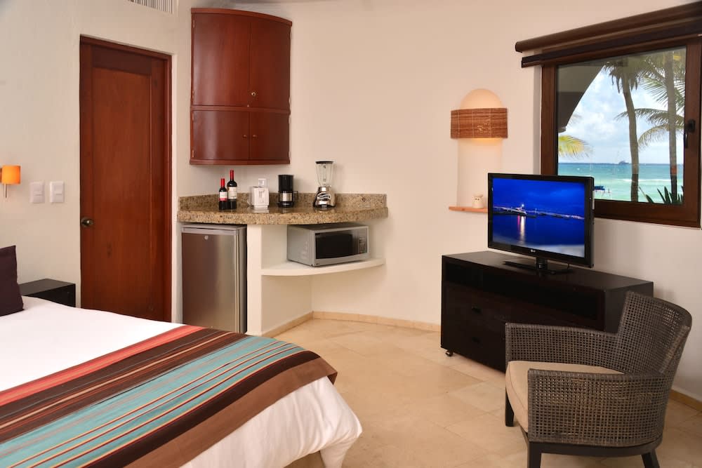 Playa Palms Beach Hotel 3