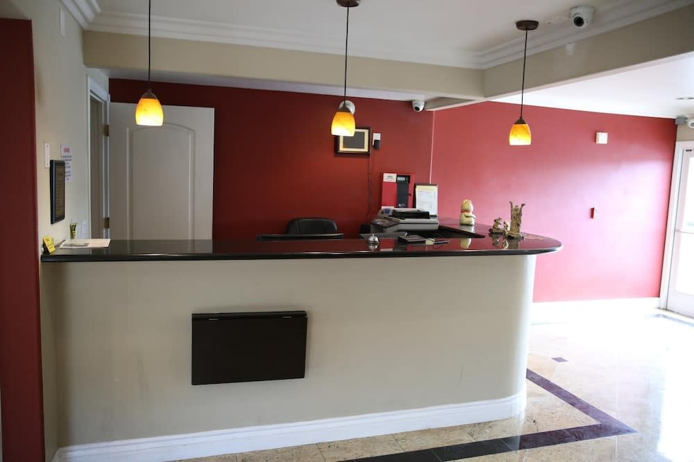 Chateau Inn & Suites 5