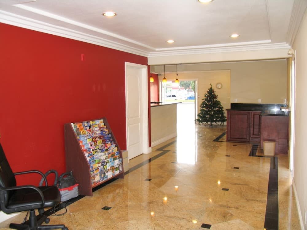 Chateau Inn & Suites 2