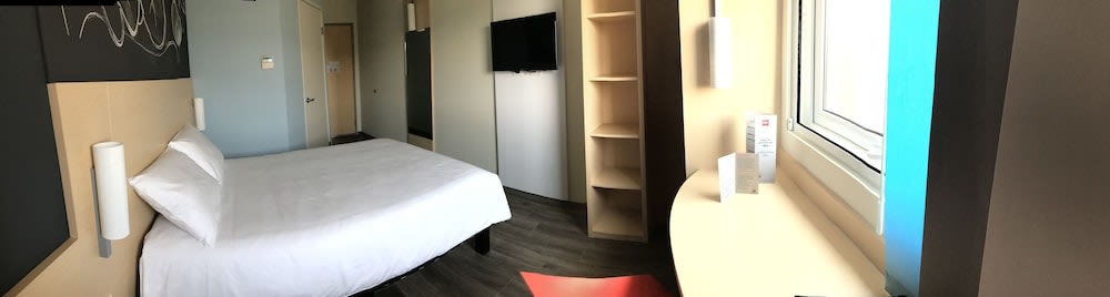 Ibis Irapuato 3