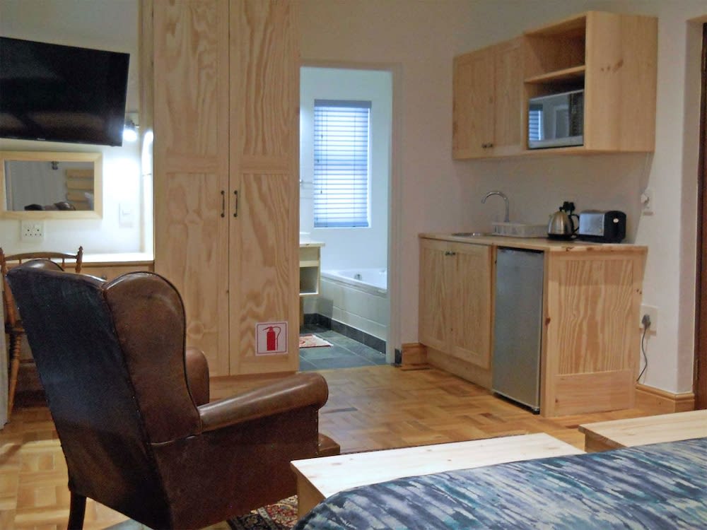 7 Ackermann Place Guest House 1