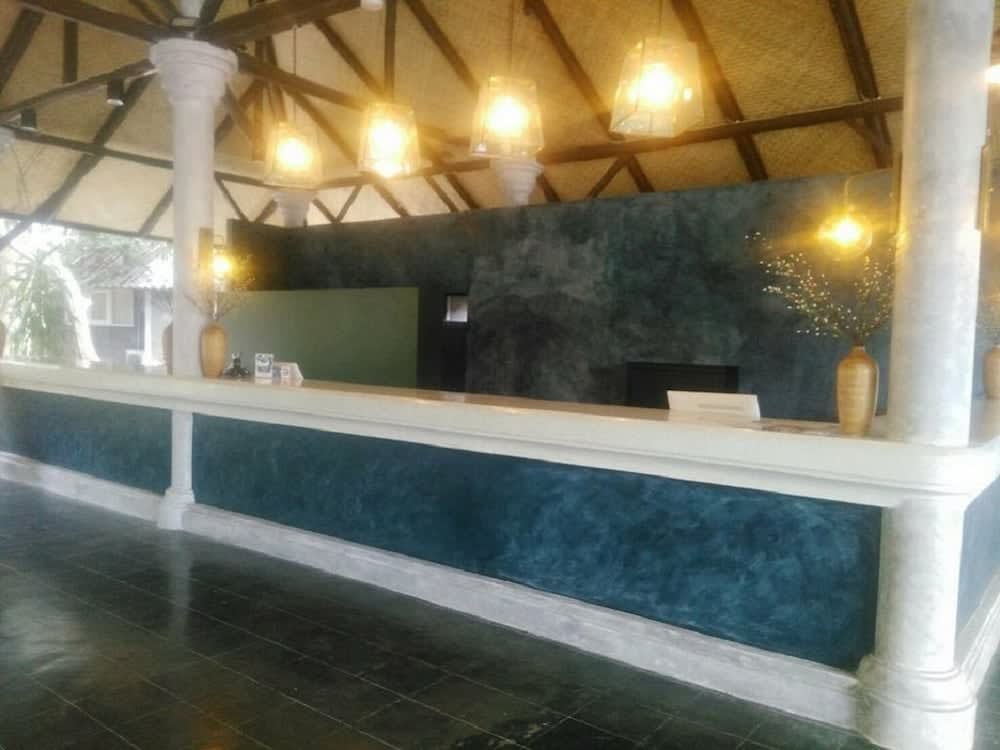 Let's Hyde Pattaya Resort & Villas - Pool Cabanas 2