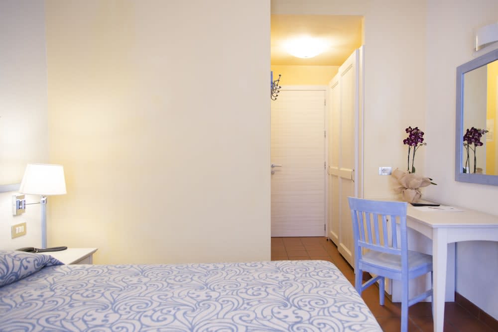 Blu Hotel Laconia Village 4