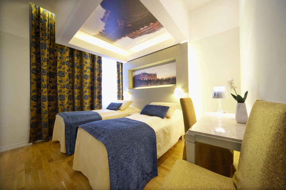 Opera Hotel 2