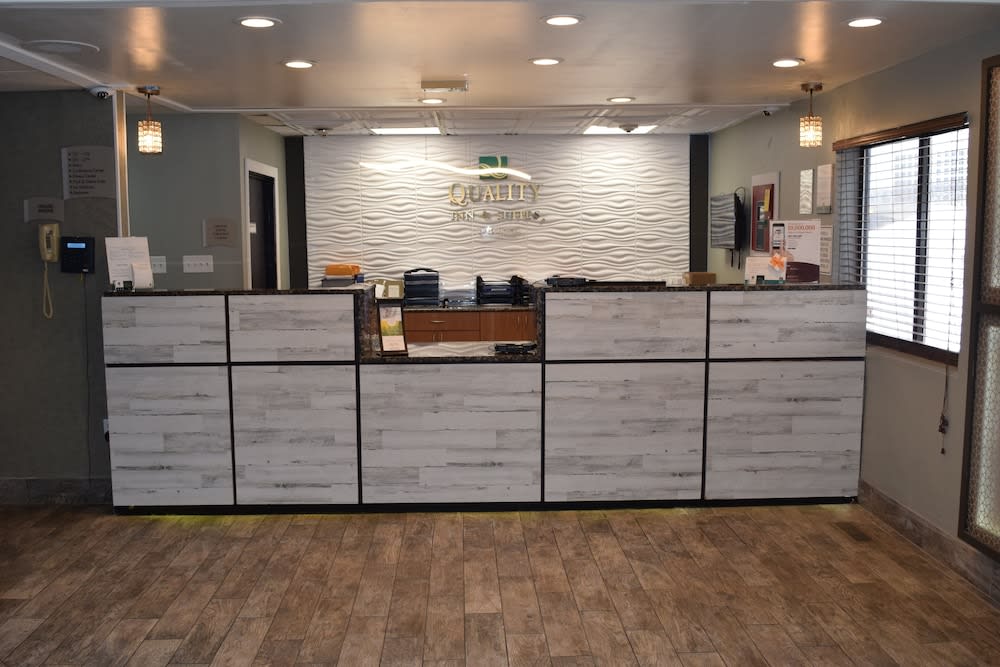 Country Inn & Suites by Radisson, Muskegon, MI 2