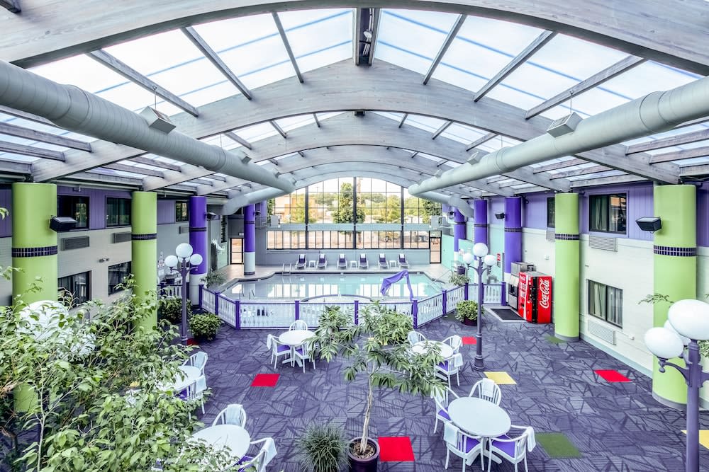 Country Inn & Suites by Radisson, Muskegon, MI 1
