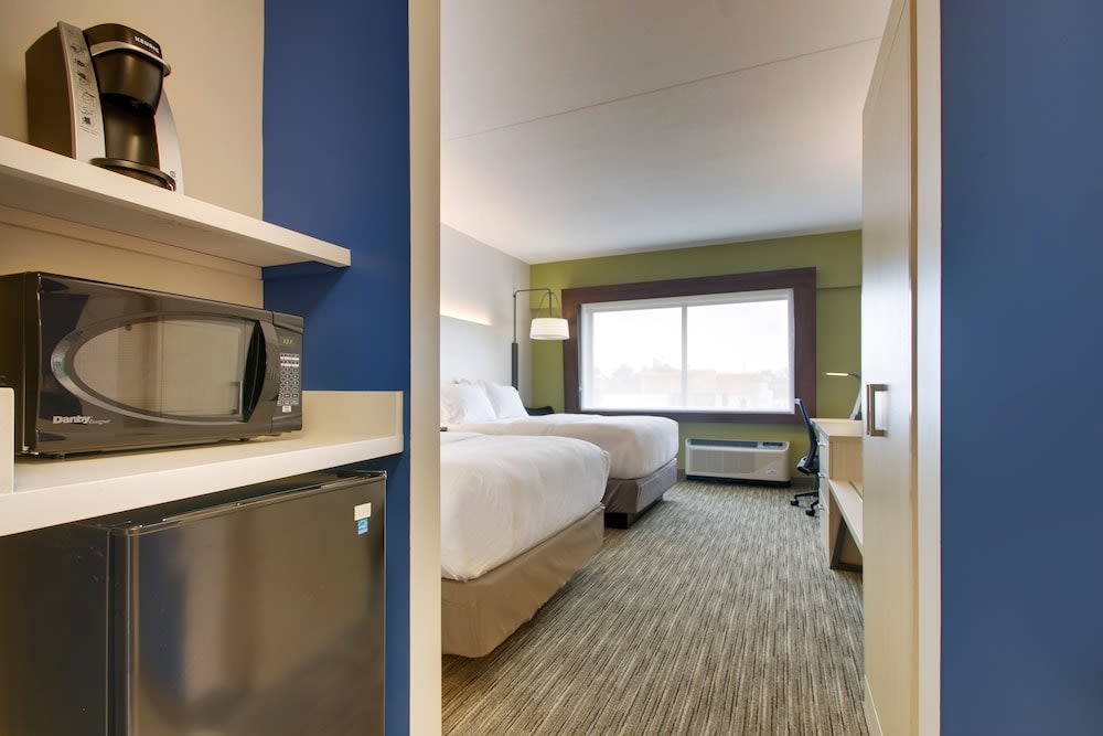 Holiday Inn Express and Suites-Elizabethtown North by IHG 2