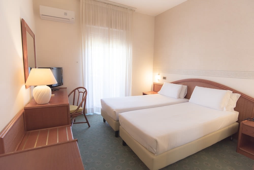 Hotel Riva Del Sole 5