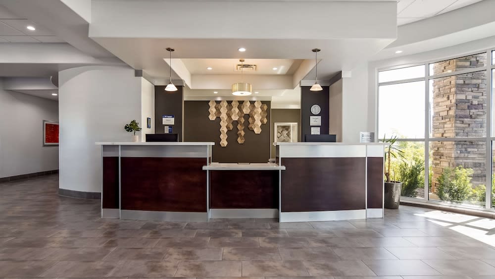 Best Western Plus Roland Inn & Suites 2