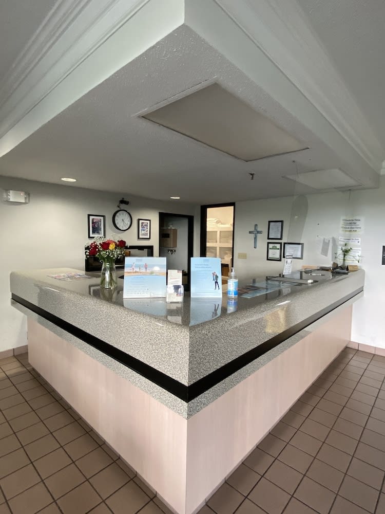 Super 8 by Wyndham Metropolis 2