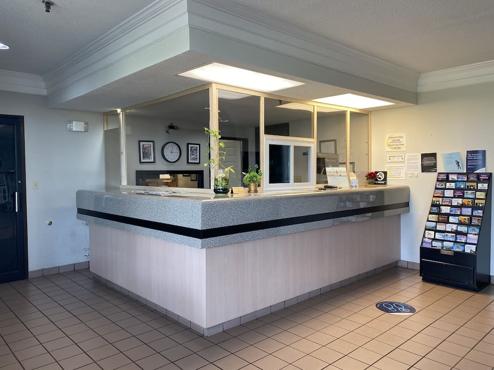 Super 8 by Wyndham Metropolis 5