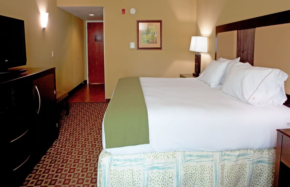 Holiday Inn Express & Suites Chaffee-Jacksonville West by IHG 3