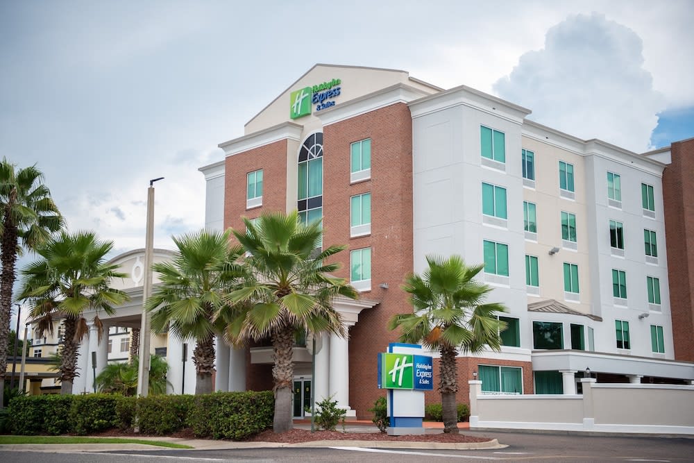 Holiday Inn Express & Suites Chaffee-Jacksonville West by IHG 1