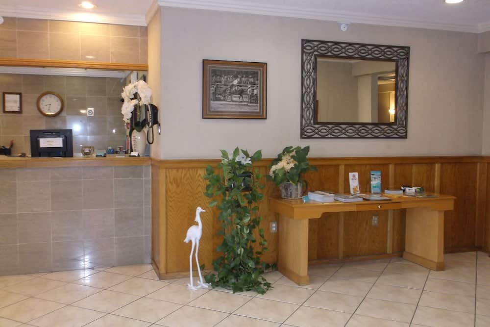 Days Inn & Suites by Wyndham Lake Okeechobee 5