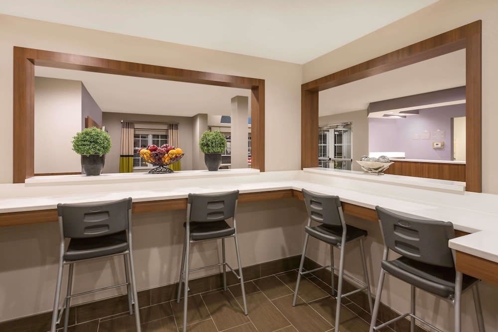 Microtel Inn & Suites by Wyndham 3