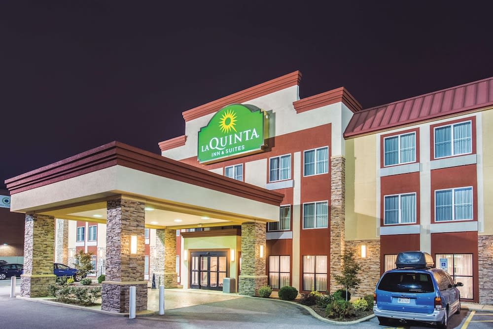 La Quinta Inn & Suites by Wyndham O'Fallon, IL - St. Louis 1
