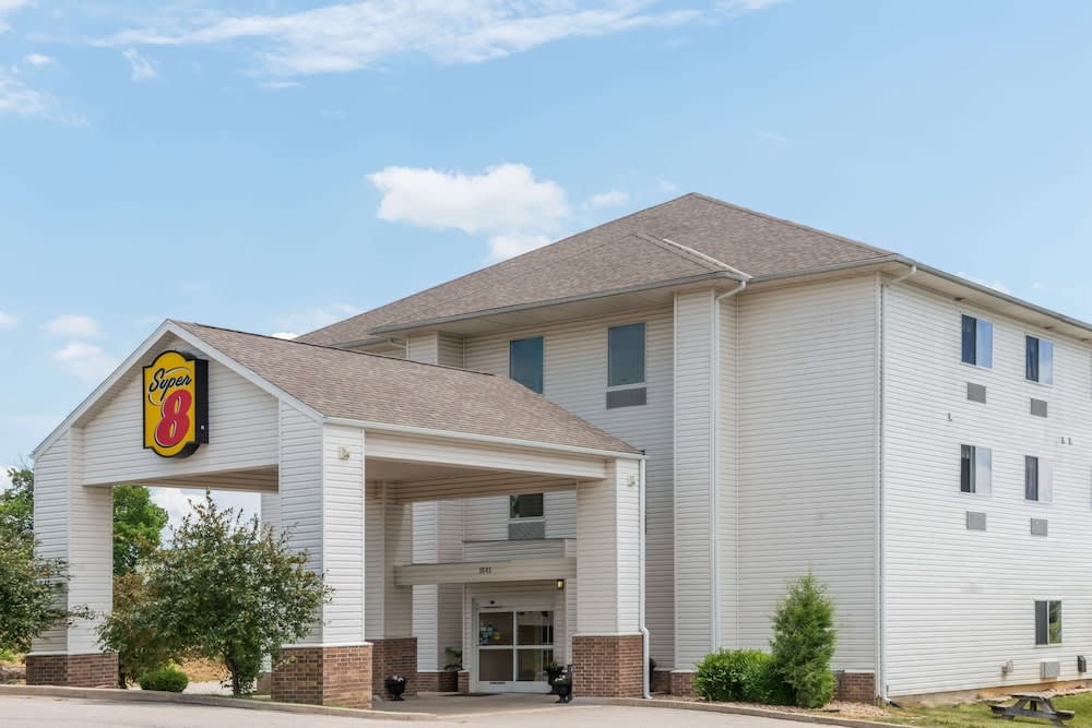Super 8 by Wyndham Rolla 1