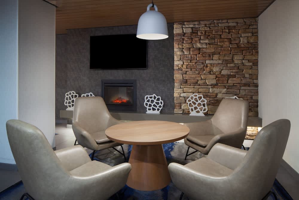 Fairfield Inn & Suites by Marriott Charleston 2