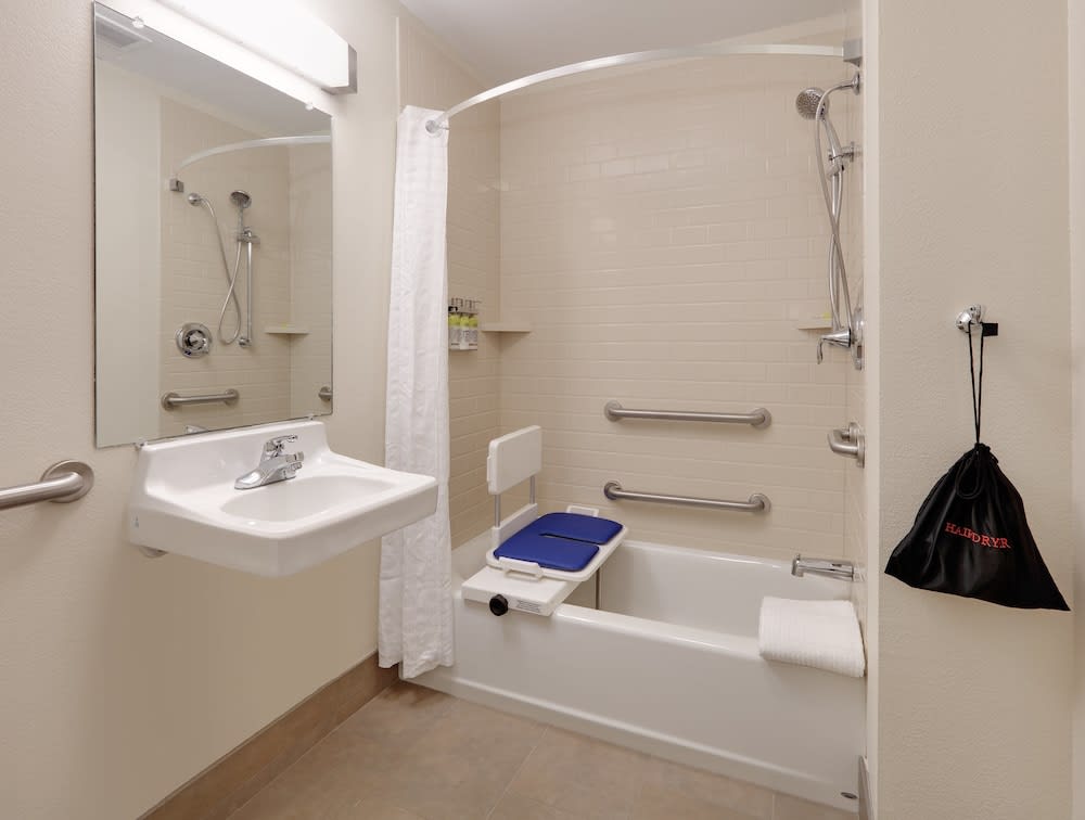 Candlewood Suites Salina by IHG 4