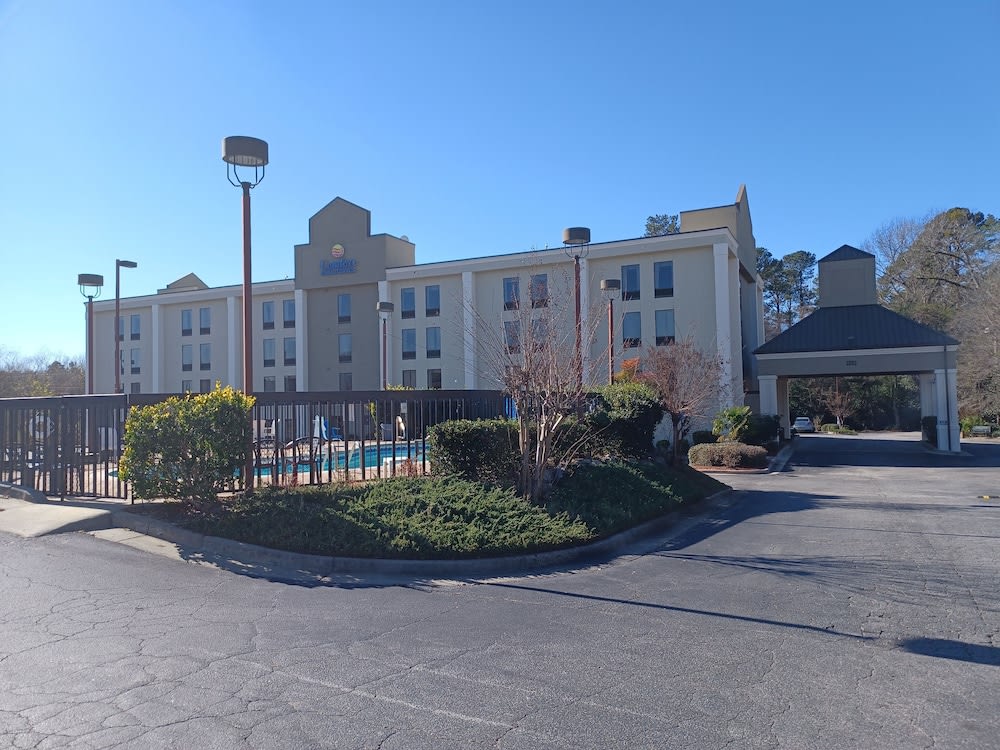 Comfort Inn & Suites Thomson 1