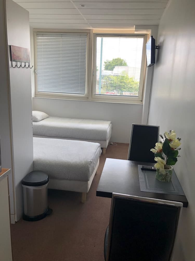 PARIS par trains, AREA, Studios avec salle de bain et kitchenette Privées, OU, chambres avec salles bain et cuisines communes 2