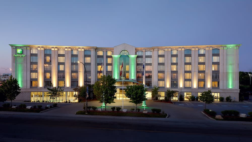 Holiday Inn & Suites MONTREAL AIRPORT by IHG 1