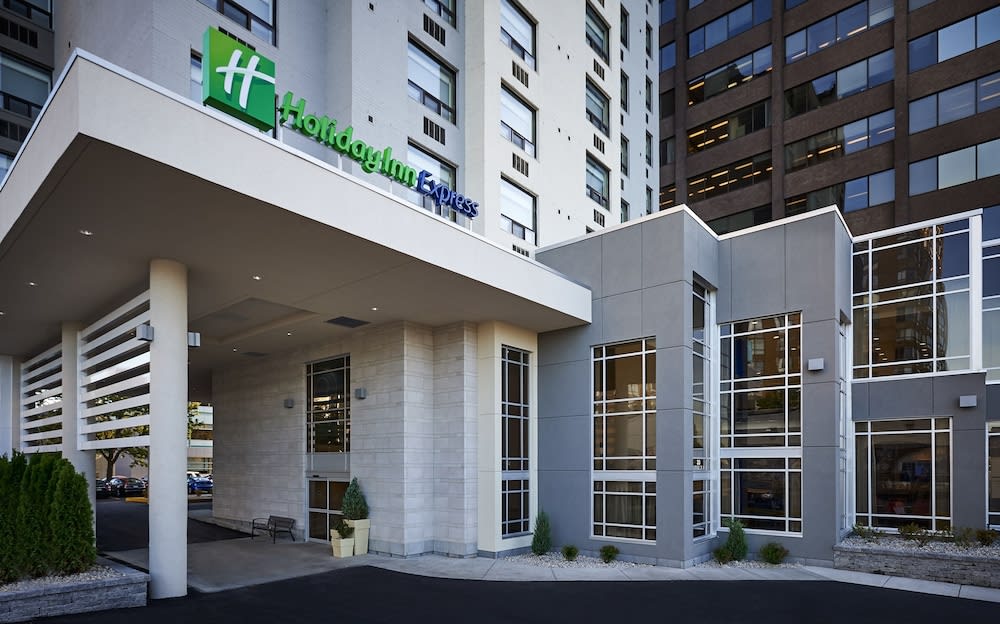 Holiday Inn Express WINDSOR WATERFRONT by IHG 1