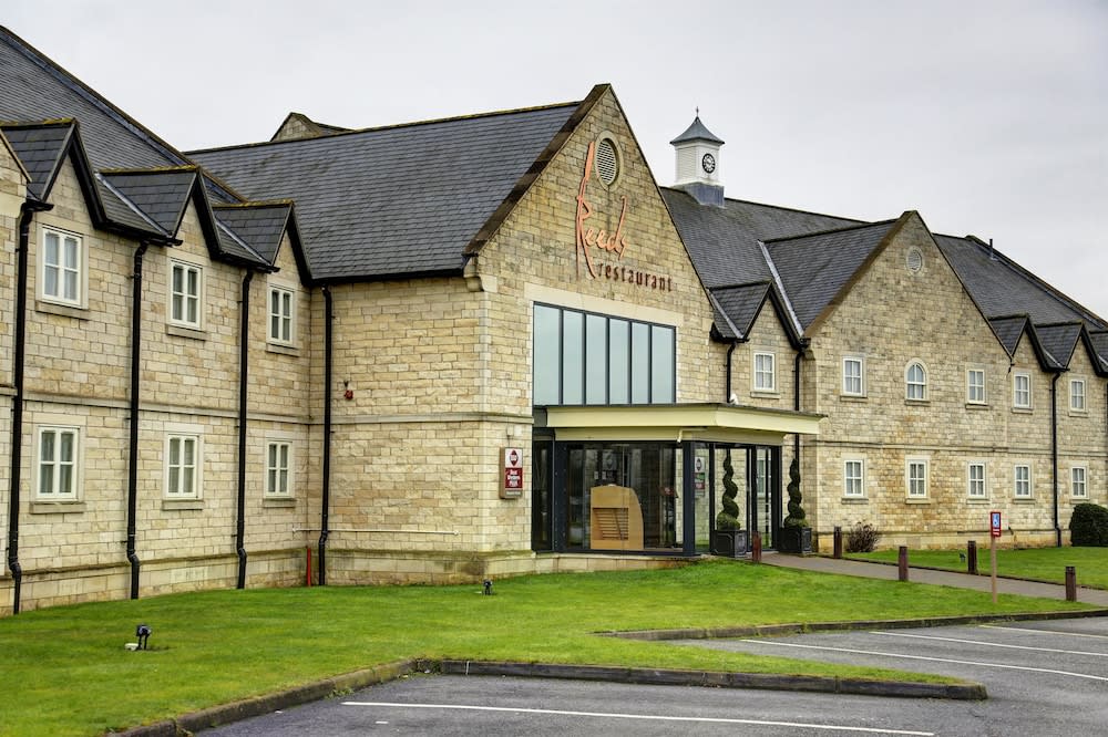 Best Western Plus Pastures Hotel 1