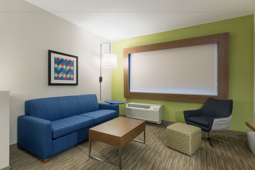 Holiday Inn Express and Suites San Marcos South by IHG 2