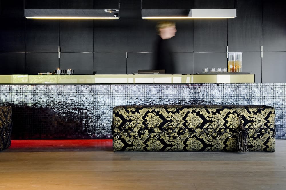 Carbon Hotel 2