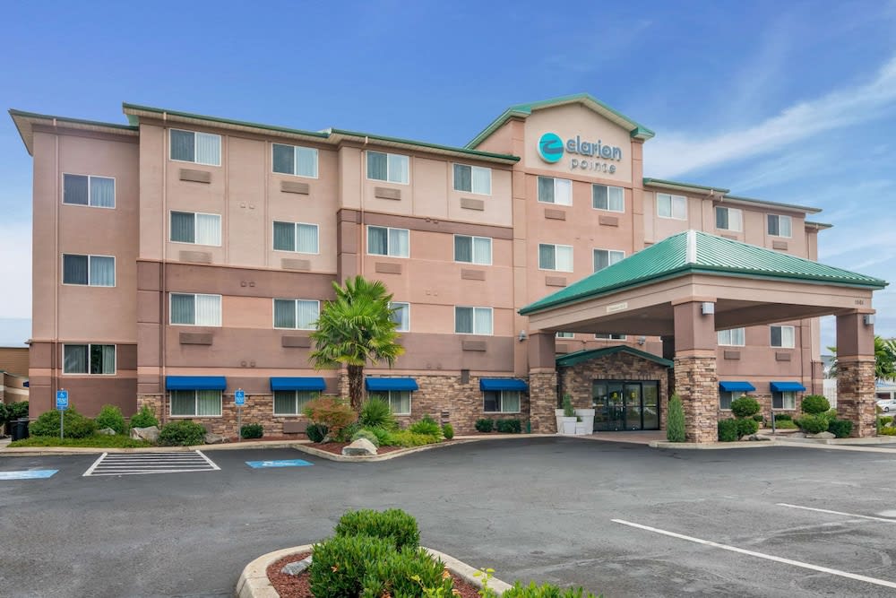 Clarion Pointe Medford 1