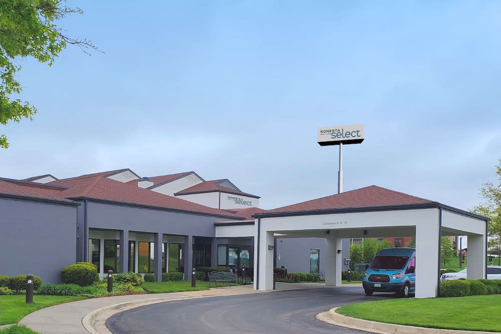 Sonesta Select Kansas City Airport Tiffany Springs 1