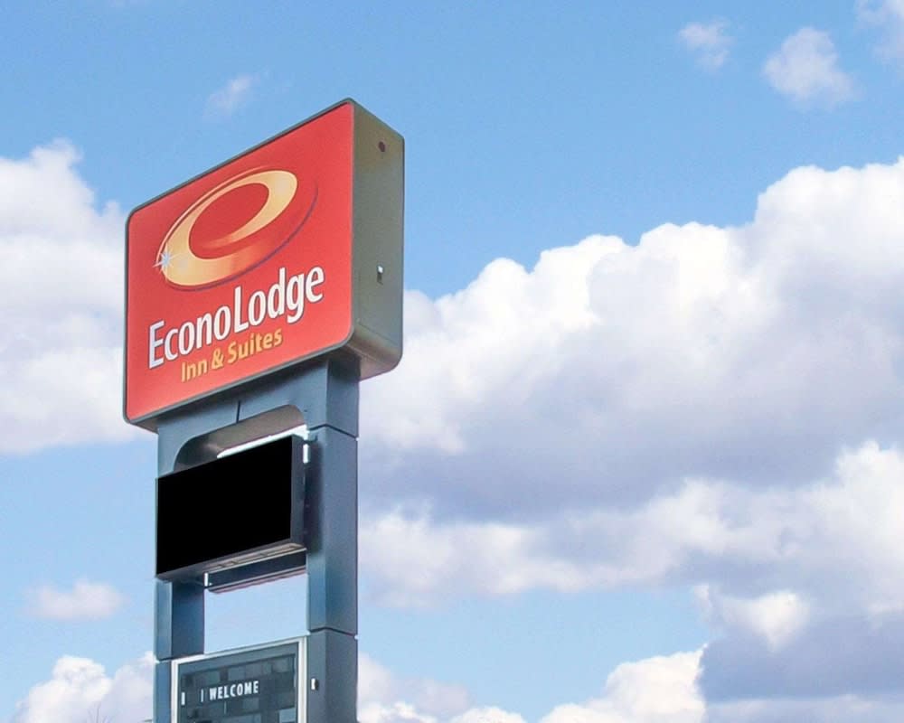 Econo Lodge Inn and Suites - Jackson 1