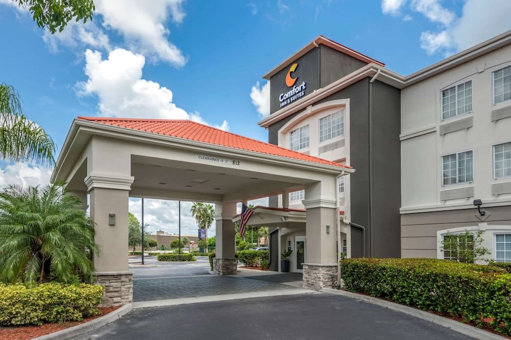 Comfort Inn & Suites 1