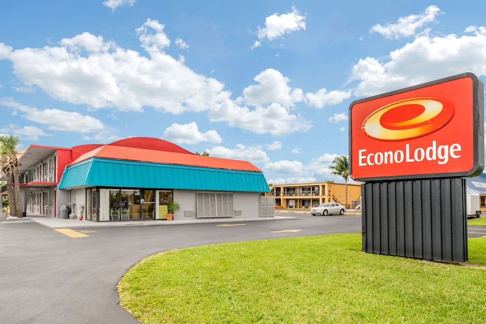 Econo Lodge Fort Myers North 1