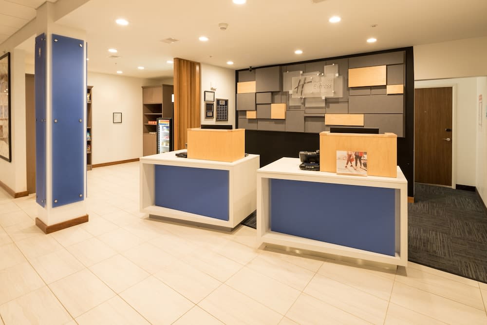 Holiday Inn Express Hotel & Suites Bay City by IHG 2