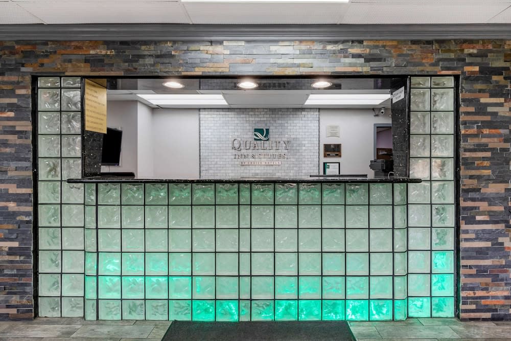 Quality Inn & Suites Ft. Jackson Maingate 1