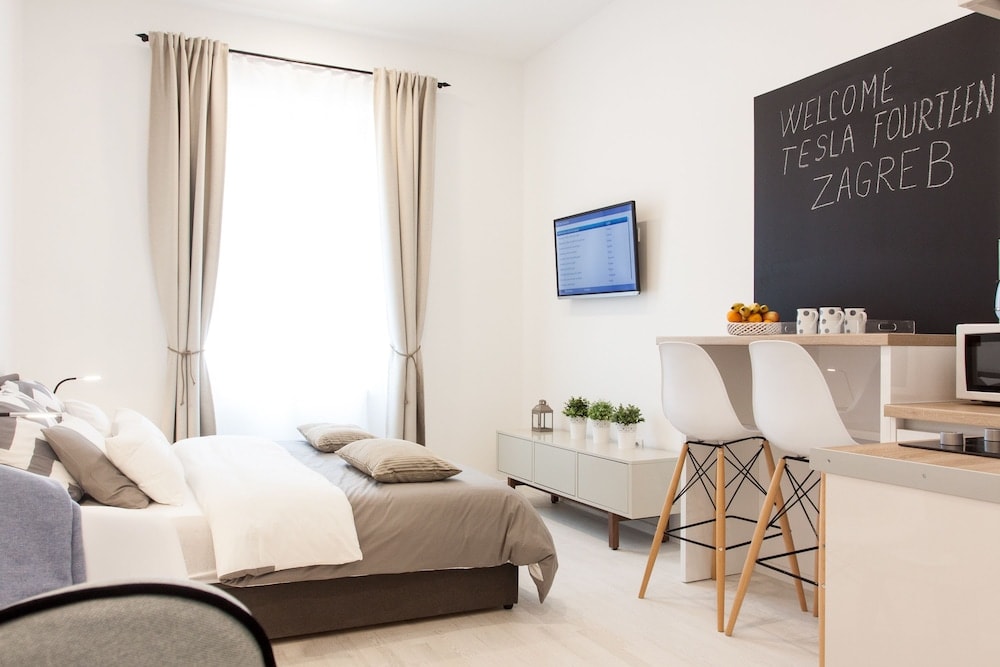 Tesla Boutique Apartments & Rooms 1