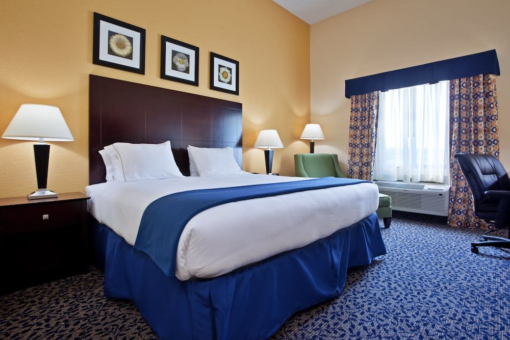 Holiday Inn Express & Suites Akron Regional Airport Area by IHG 3