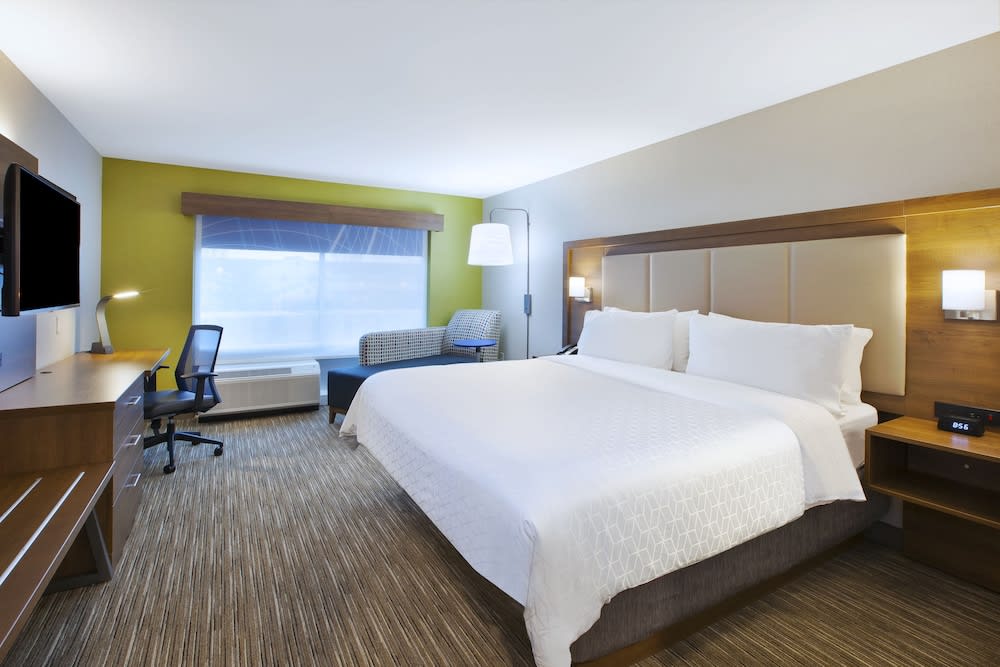 Holiday Inn Express Grand Rapids Airport North by IHG 4