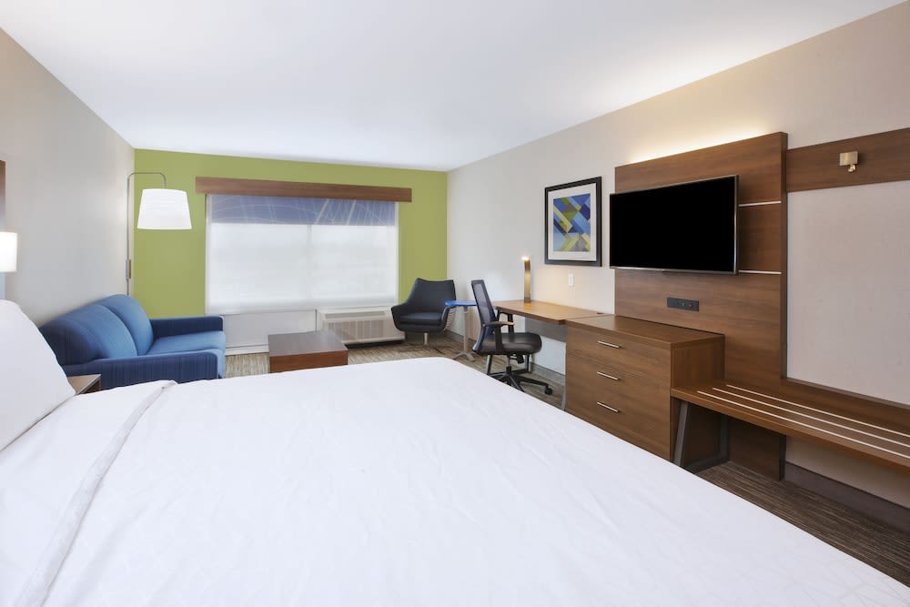 Holiday Inn Express Grand Rapids Airport North by IHG 3