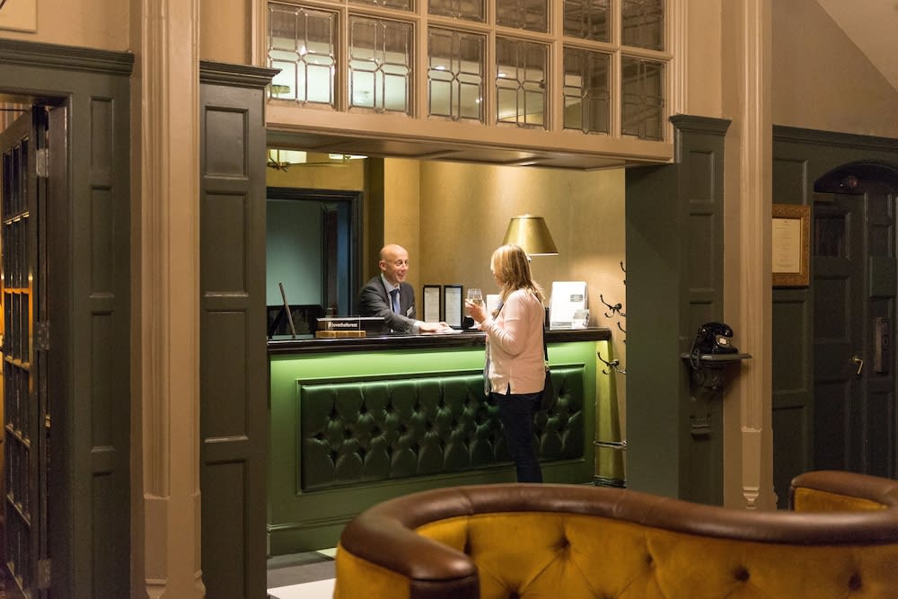 The Crown Manor House Hotel 3