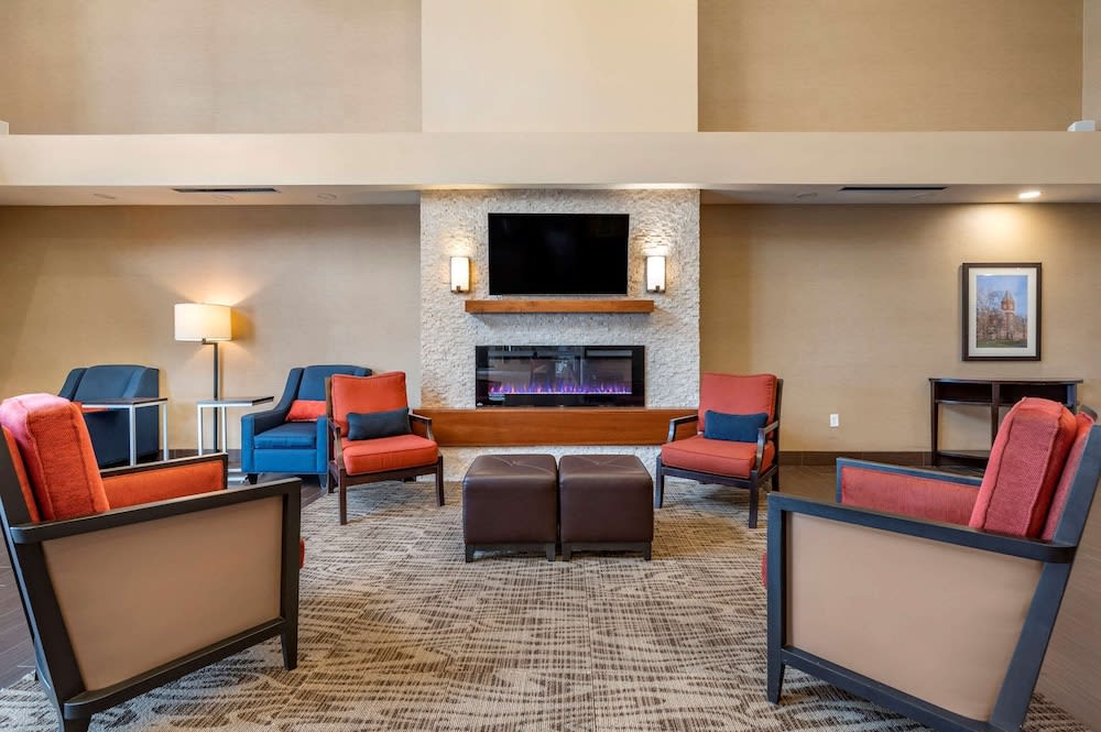 Comfort Suites Columbus Airport 2