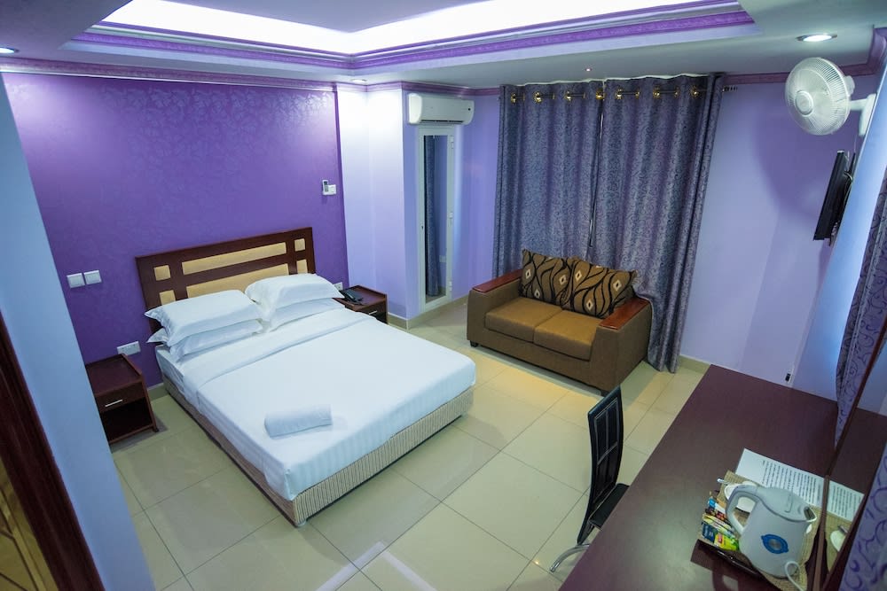 Euro Hotel and Apartments 4