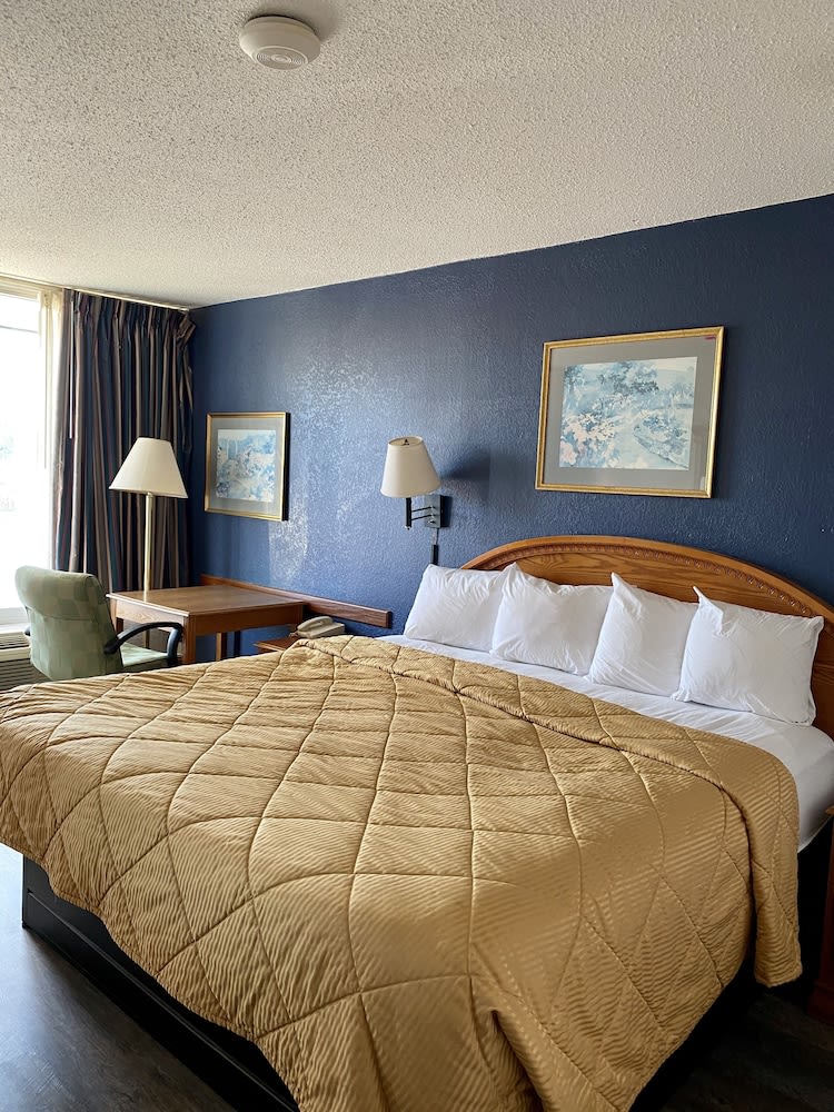 Motel 6 Marianna, FL 3