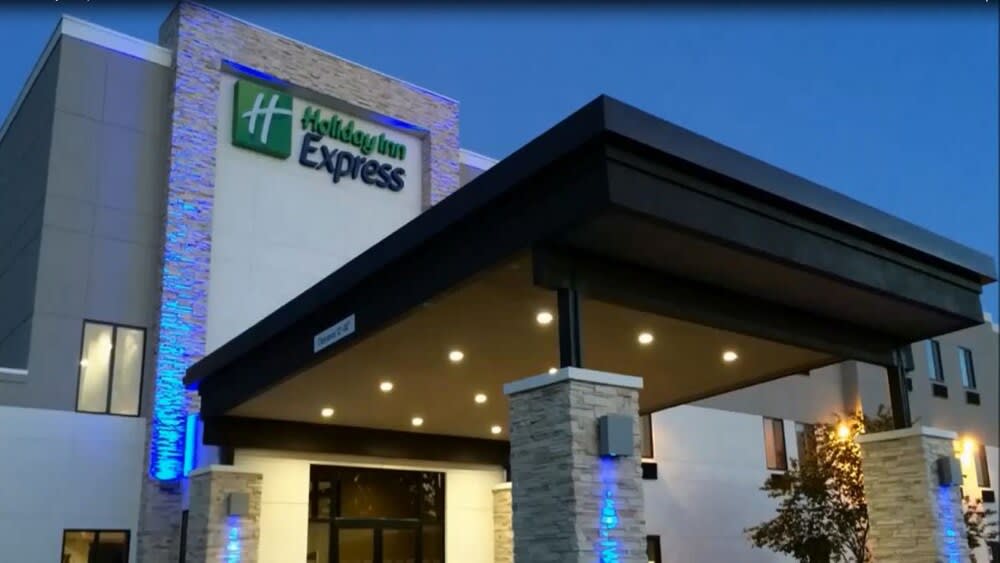 Holiday Inn Express & Suites OKLAHOMA CITY AIRPORT by IHG 1