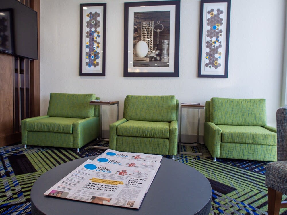 Holiday Inn Express & Suites OKLAHOMA CITY AIRPORT by IHG 2