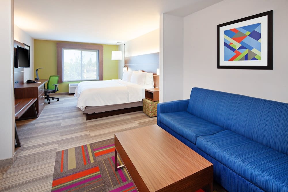 Holiday Inn Express & Suites Clovis-Fresno Area 2