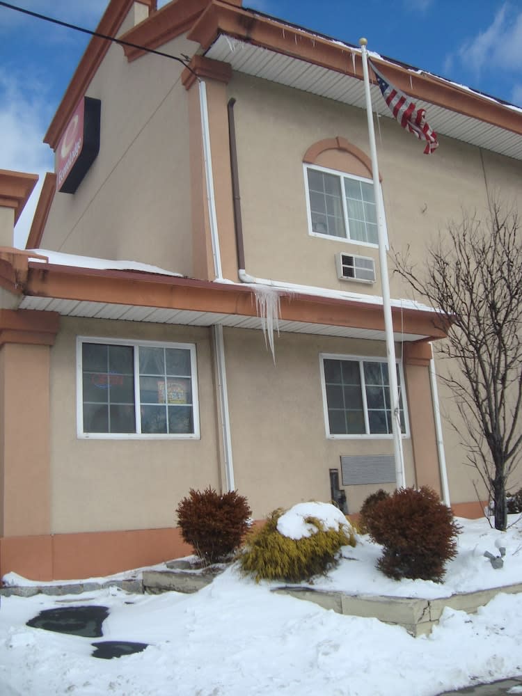 Super 8 by Wyndham Monticello NY 1